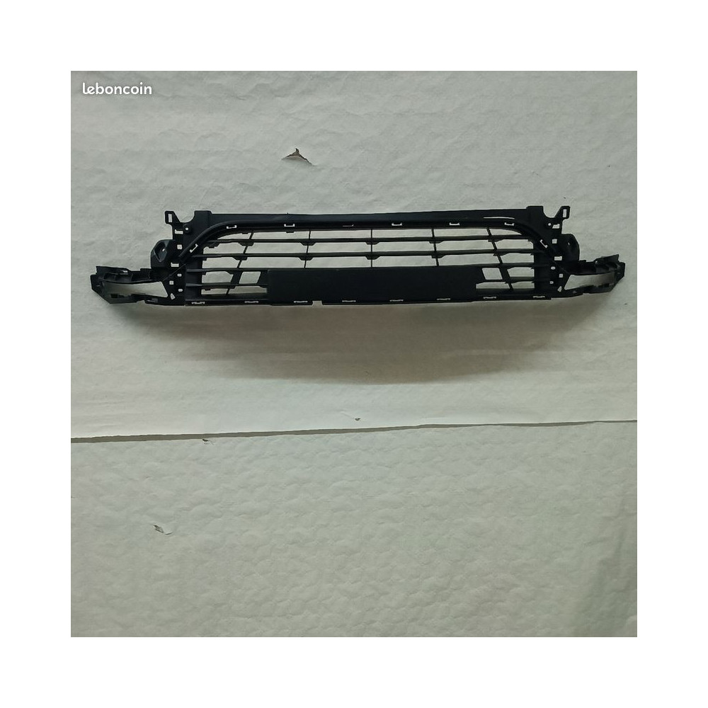 Grille inférieur pare choc avant Renault Clio 4 phase 2