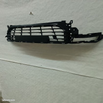 Grille inférieur pare choc avant Renault Clio 4 phase 2