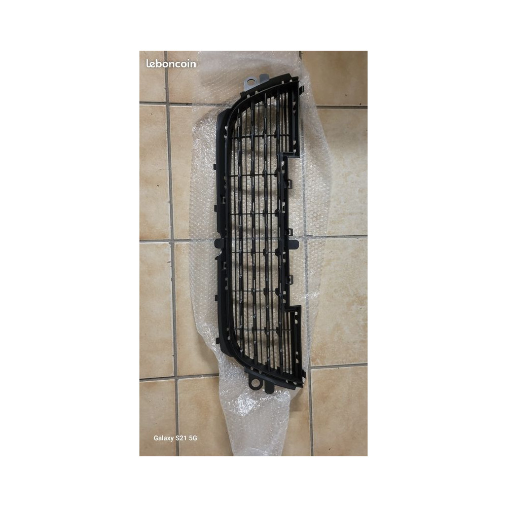Grille inférieure pare-chocs avant PEUGEOT 2008