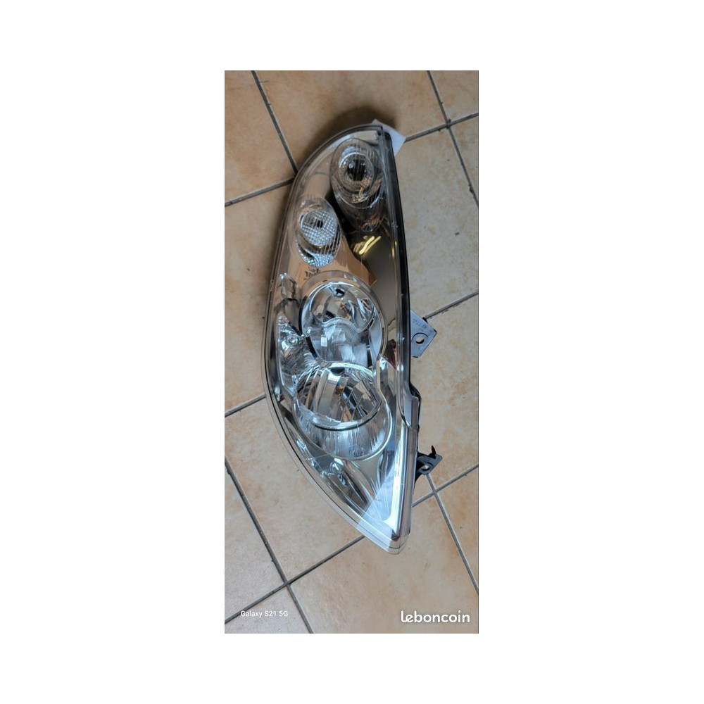 Feu phare avant droit passager Renault Master 3