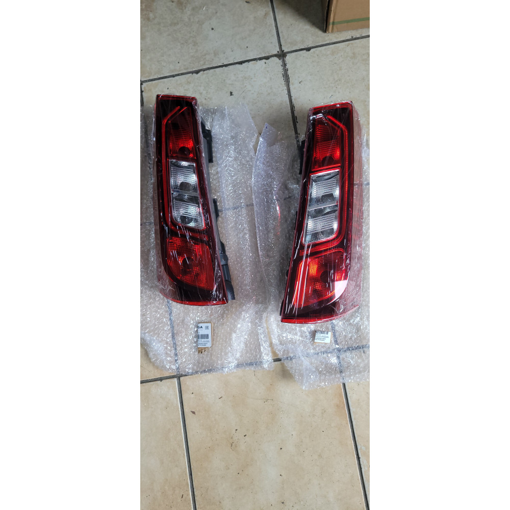 Feux phare arriere renault express 2