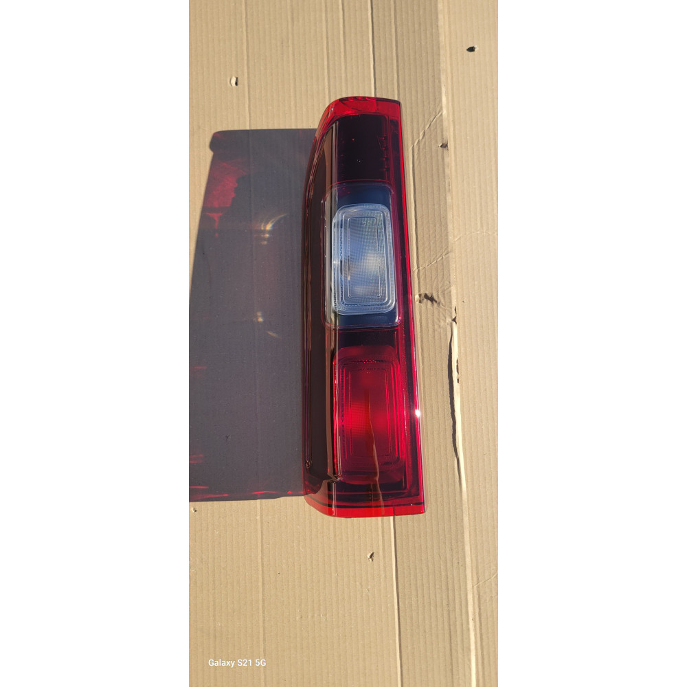 Feux arrières gauche conducteur renault trafic 3 vivaro TALENTO NV300